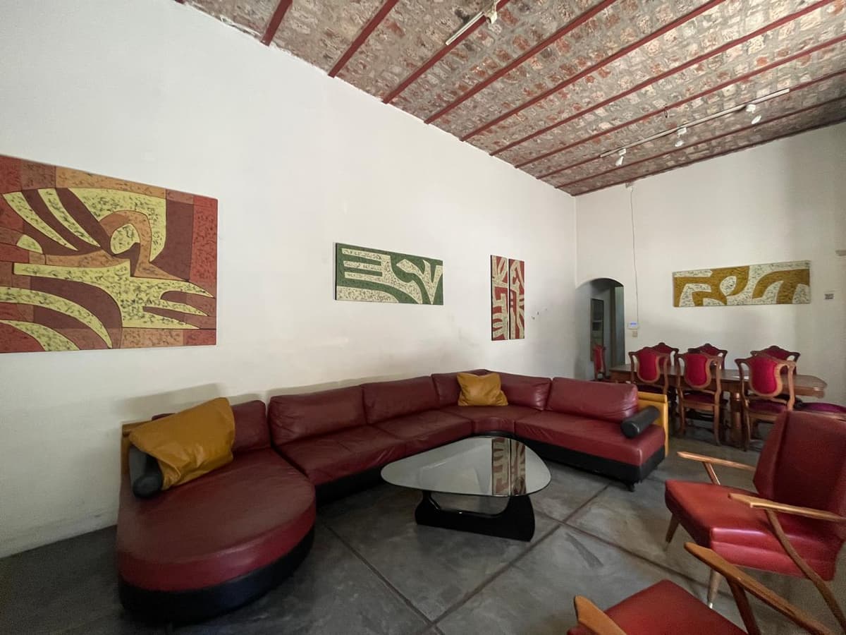 Living de la casa de Palermo para quince personas